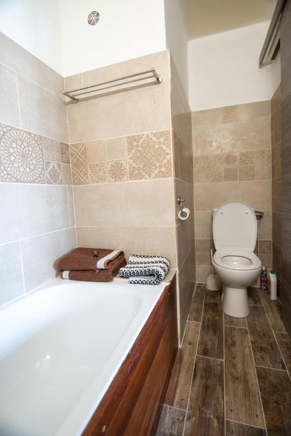 Appartements Et Chambres En Coeur De Ville Saint-Denis - Entree Autonome - Check In 14H30- Exterior photo