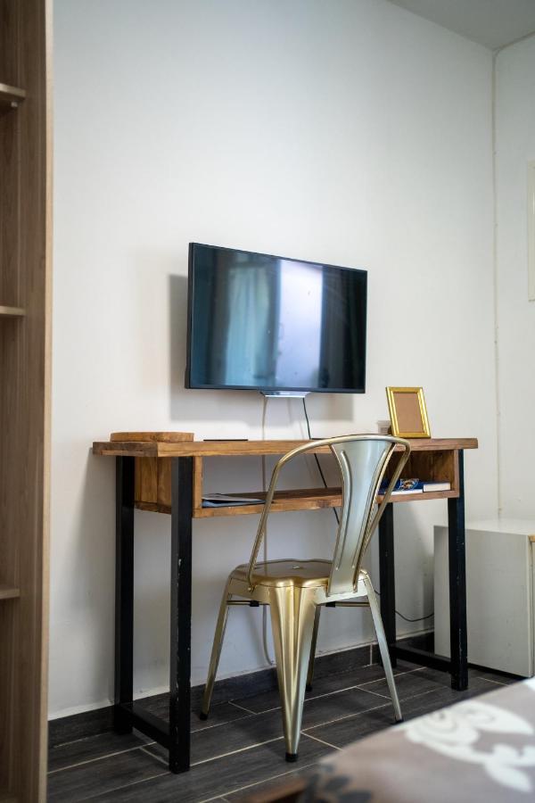 Appartements Et Chambres En Coeur De Ville Saint-Denis - Entree Autonome - Check In 14H30- Exterior photo