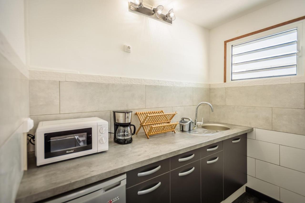 Appartements Et Chambres En Coeur De Ville Saint-Denis - Entree Autonome - Check In 14H30- Exterior photo