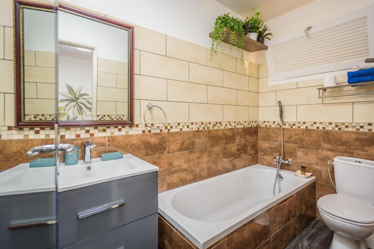 Appartements Et Chambres En Coeur De Ville Saint-Denis - Entree Autonome - Check In 14H30- Exterior photo